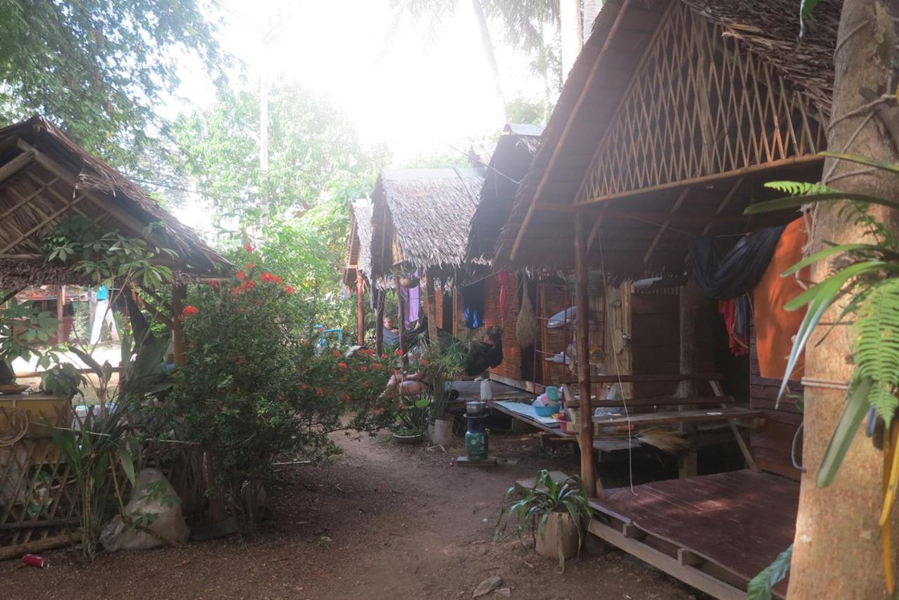 Готель Easy Huts Ко-Ланта Екстер'єр фото